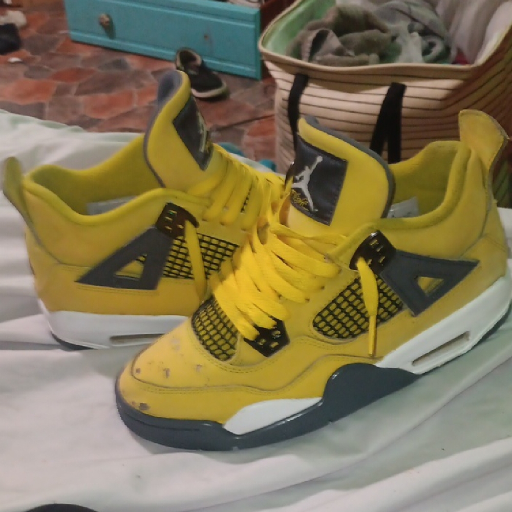 Air Jordan 4 Yellow Lightning (Size 6.5)